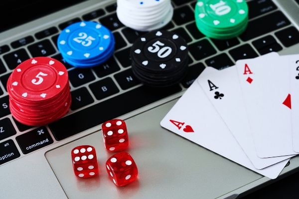 jjj d အွန်လိုင်း စလော့ Feature Free Spins Wild Scatter Bonus Round မြင်ကွင်း